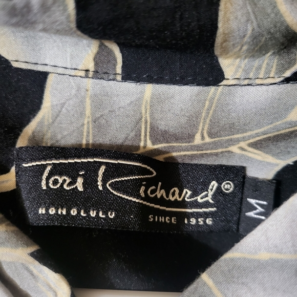 Tori Richard Hawaiian Shirt - Picture 3 of 6